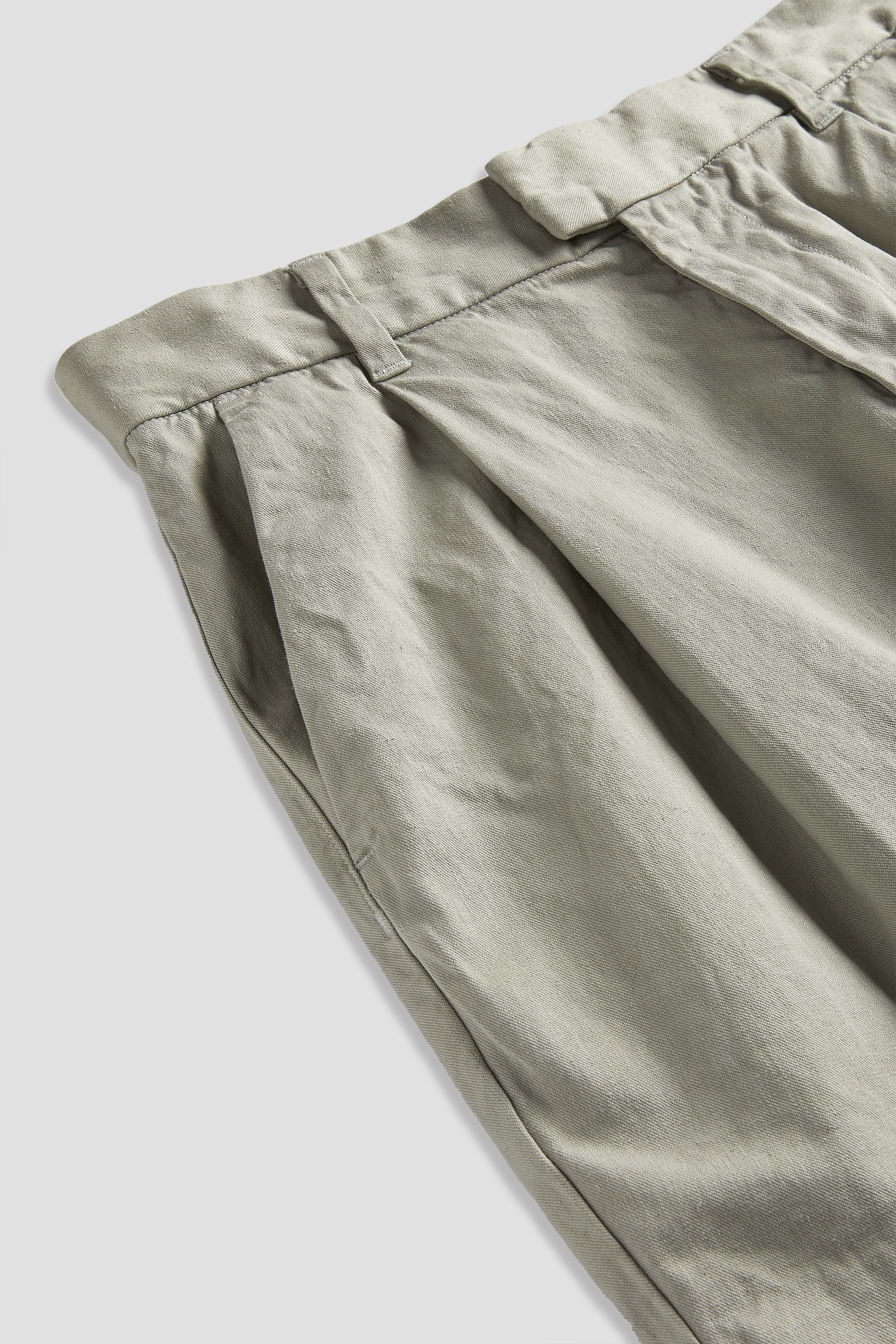 Cotton Hemp Twill Pleated Shorts